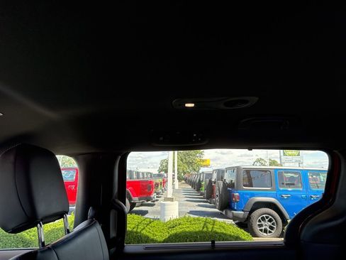 New 2026 Chrysler Voyager LX image 24