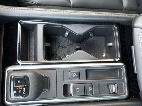 Used 2022 Nissan Pathfinder SL FWD image 14