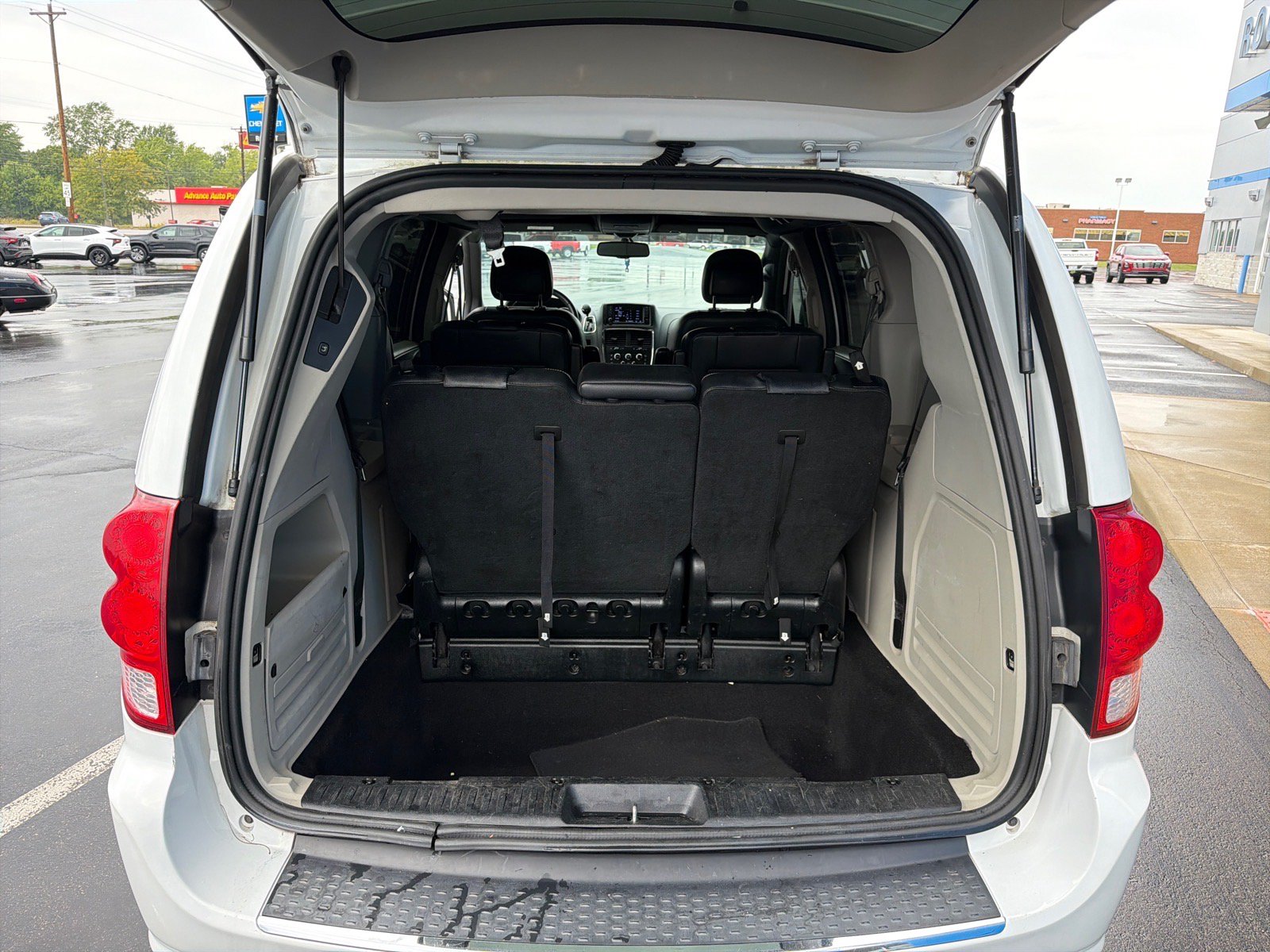 Used 2018 Dodge Grand Caravan SXT FWD image 12