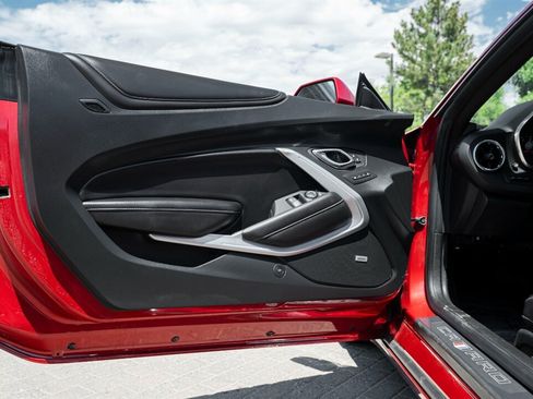 Used 2016 Chevrolet Camaro SS RWD image 25