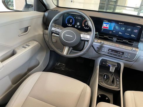 Used 2025 Hyundai Kona SEL image 33