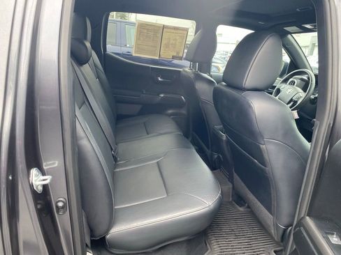 Used 2022 Toyota Tacoma TRD Off-Road image 16