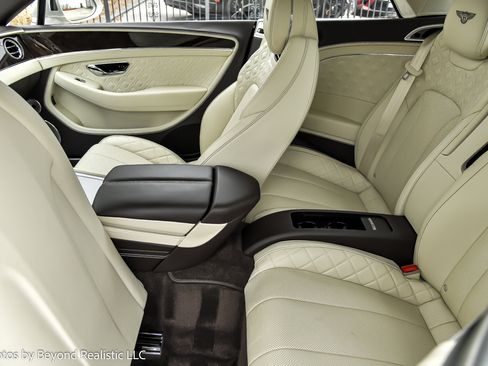 Used 2020 Bentley Continental GT image 32