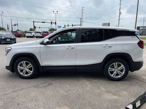 Used 2022 GMC Terrain SLE FWD image 5