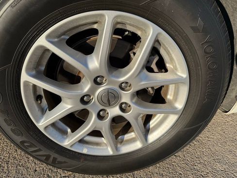 Used 2023 Chrysler Voyager LX image 9