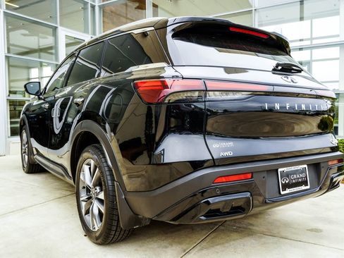 Certified 2023 INFINITI QX60 Luxe w/ Performance Audio Package image 10