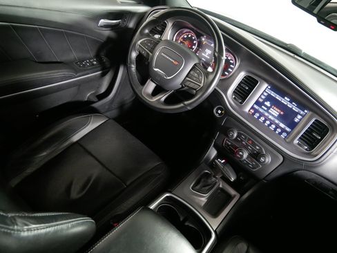 Used 2019 Dodge Charger SXT w/ Plus Group image 9
