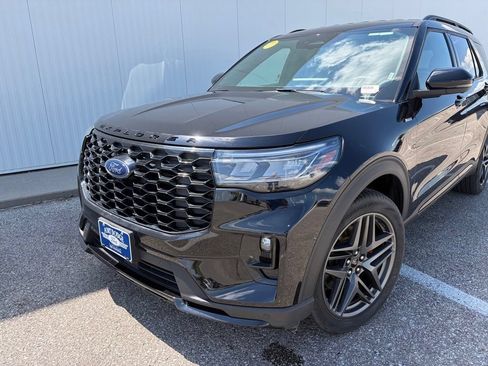 Certified 2025 Ford Explorer ST-Line w/ ST-Line Street Pack AWD/4WD image 2