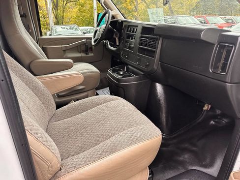 Used 2017 GMC Savana 2500 image 16