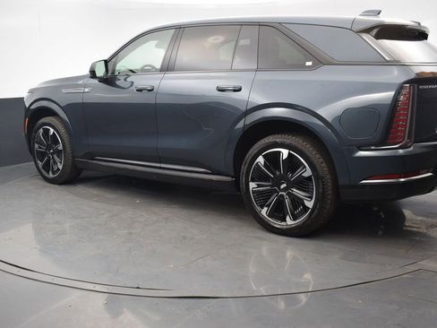 Certified 2025 Cadillac Escalade IQ Sport 1 AWD/4WD image 4