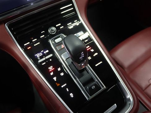 Used 2019 Porsche Panamera 4 image 26