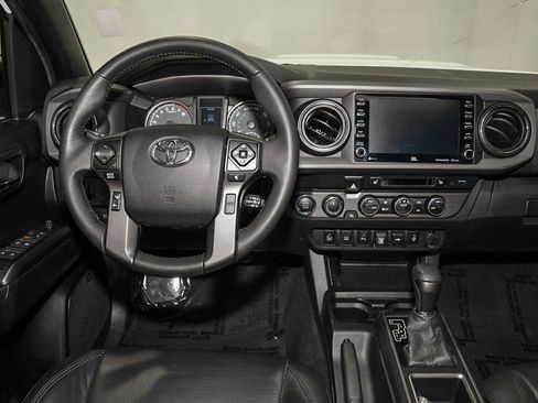 Used 2022 Toyota Tacoma TRD Sport w/ TRD Premium Sport Package image 6