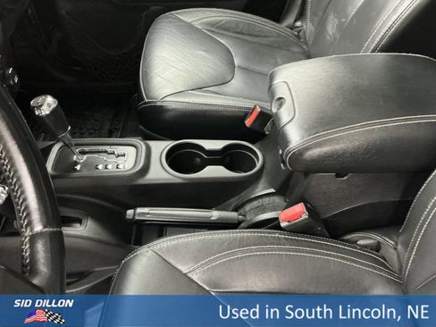 Used 2015 Jeep Wrangler Unlimited Rubicon image 13