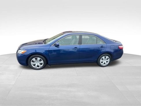 Used 2009 Toyota Camry LE image 2