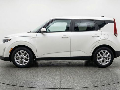 Used 2025 Kia Soul LX w/ LX Technology Package FWD image 5