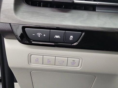 Used 2024 Kia Carnival EX FWD image 24