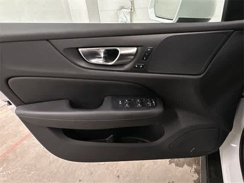 Used 2025 Volvo V60 B5 Cross Country Plus image 18