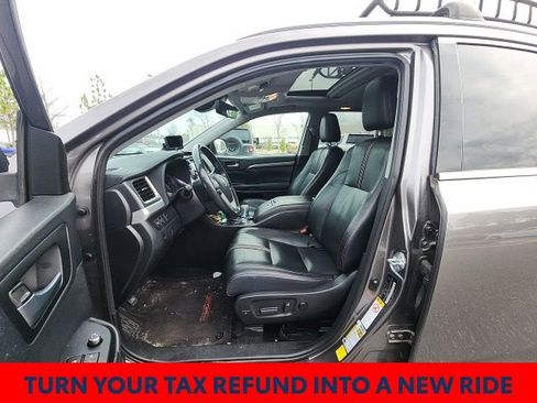 Used 2019 Toyota Highlander SE image 23