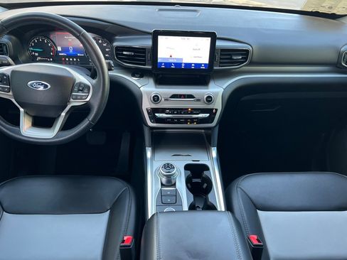 Used 2022 Ford Explorer XLT w/ Equipment Group 202A image 15