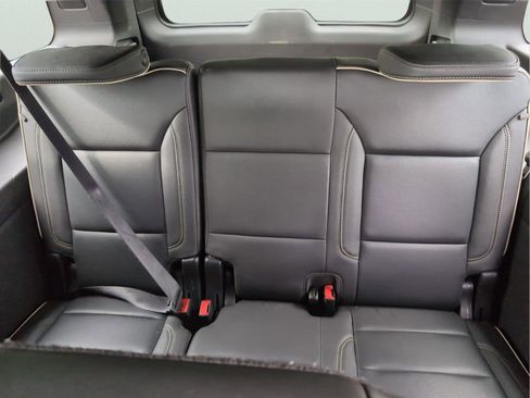 Used 2024 Chevrolet Suburban Premier RWD image 27