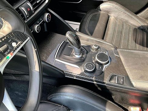 Used 2019 Alfa Romeo Giulia Ti RWD image 11