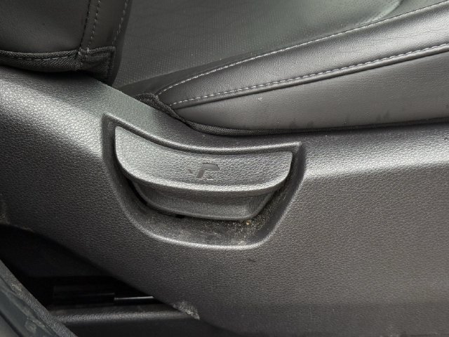 Used 2025 Kia Carnival FWD image 29