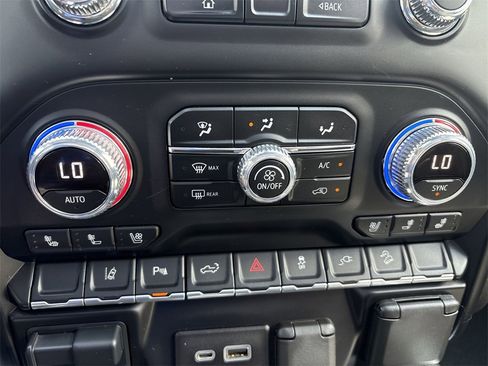 Used 2023 GMC Sierra 3500 Denali w/ Denali Ultimate Package image 22