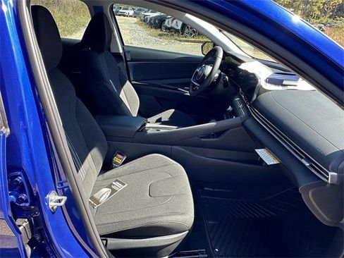 New 2025 Hyundai Elantra SEL image 13