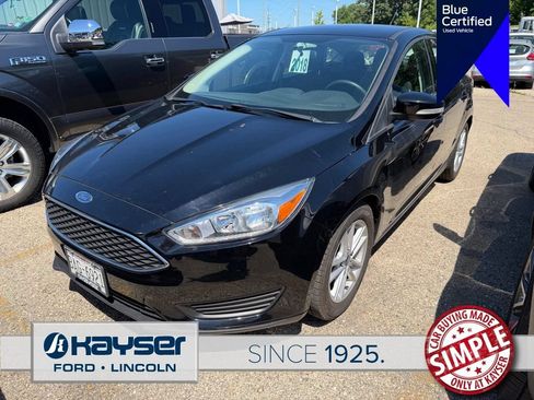 Used 2018 Ford Focus SE w/ Cold Weather Package FWD image 2