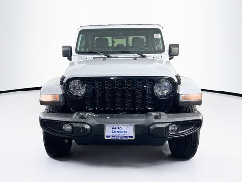Used 2022 Jeep Gladiator Sport AWD/4WD image 2