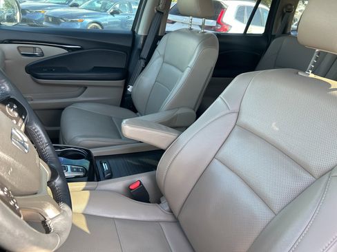 Used 2022 Honda Pilot Elite image 11