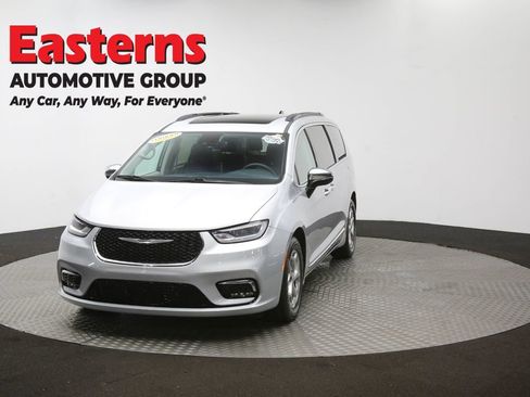 Used 2023 Chrysler Pacifica Limited image 85