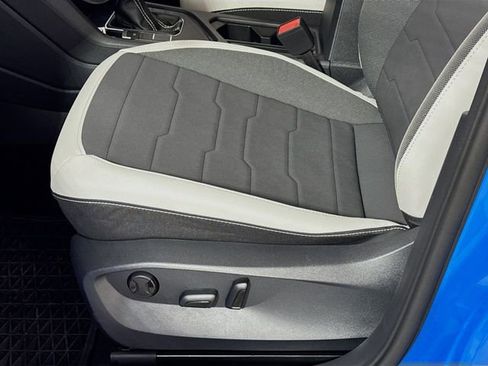 New 2025 Volkswagen Taos SE image 16