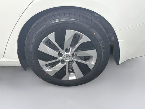 Used 2024 Nissan Altima 2.5 S FWD image 11