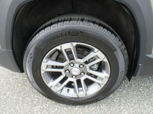 Used 2025 GMC Terrain Elevation w/ Elevation Premium Package AWD/4WD image 8