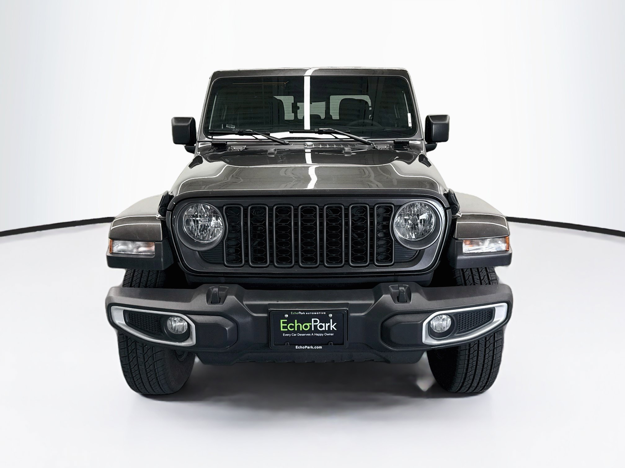Used 2025 Jeep Gladiator Sport AWD/4WD image 2
