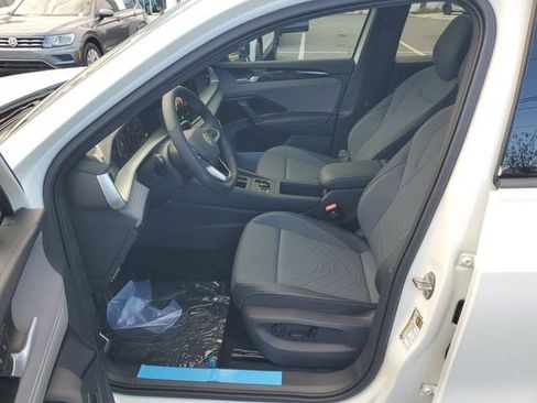 New 2026 Volkswagen Tiguan SE R-Line image 18