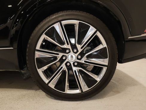 Certified 2025 Cadillac Lyriq Luxury AWD/4WD image 33