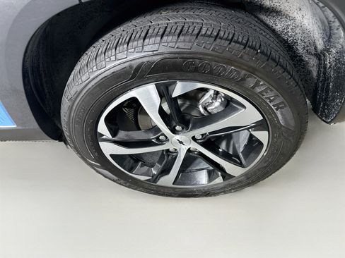 Used 2024 Chevrolet Trax RS FWD image 11