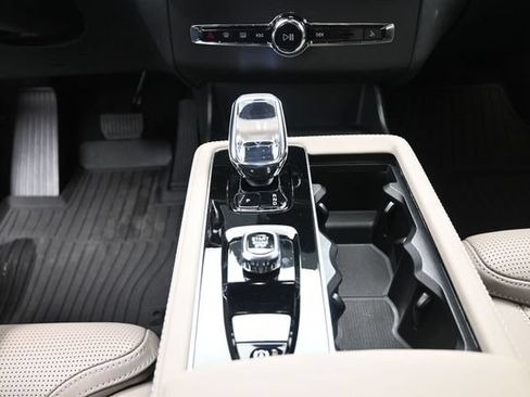 Certified 2026 Volvo XC90 B6 Ultra w/ Protection Package Premier AWD/4WD image 13