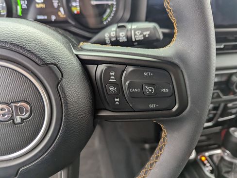 Used 2024 Jeep Wrangler Unlimited image 11