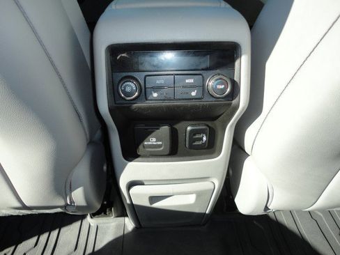 Used 2018 GMC Acadia SLT w/ LPO, Floor Liner Package AWD/4WD image 12