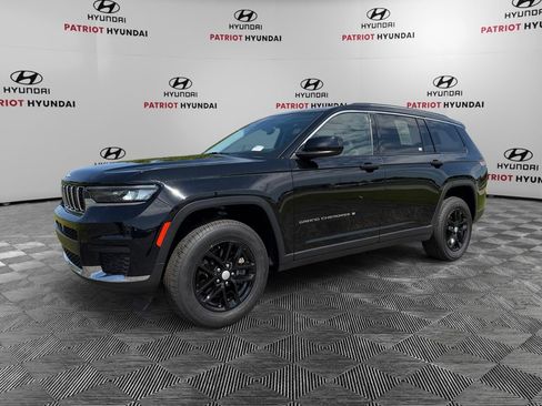 Used 2023 Jeep Grand Cherokee L Laredo RWD image 7
