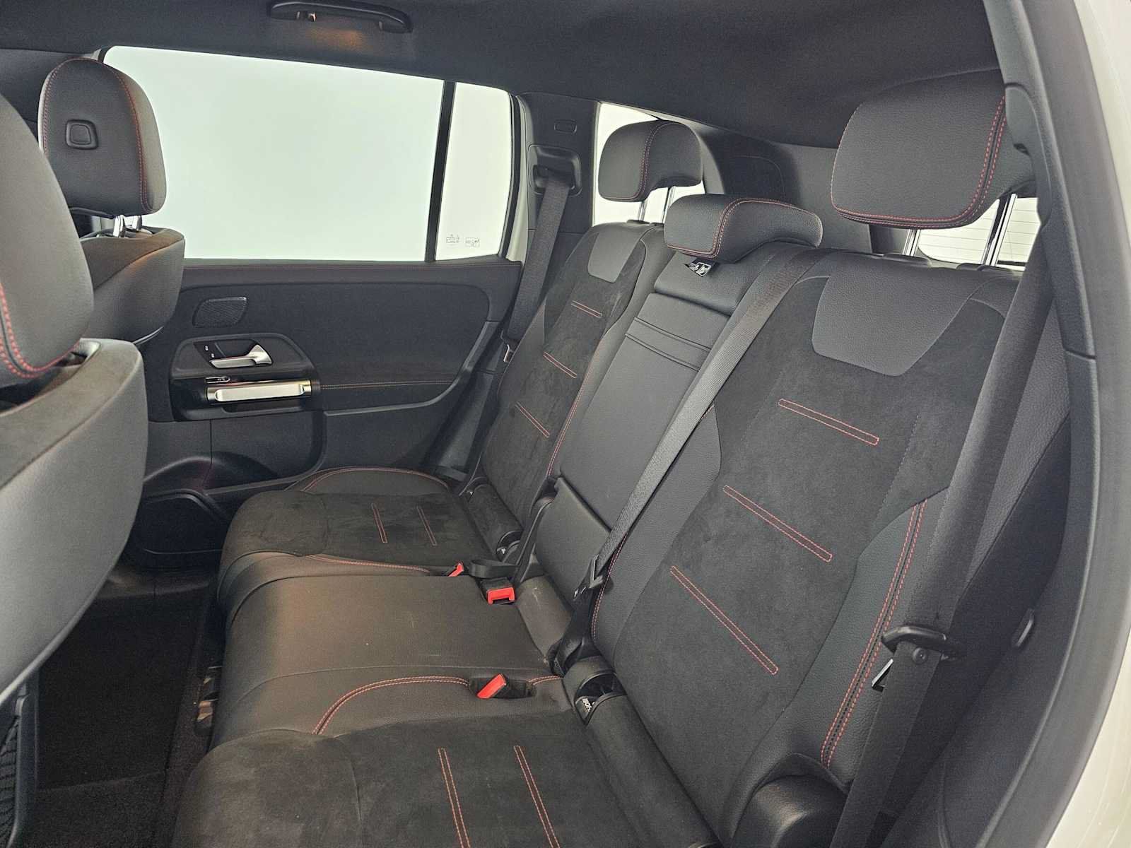 Used 2024 Mercedes-Benz EQB 300 4MATIC image 18