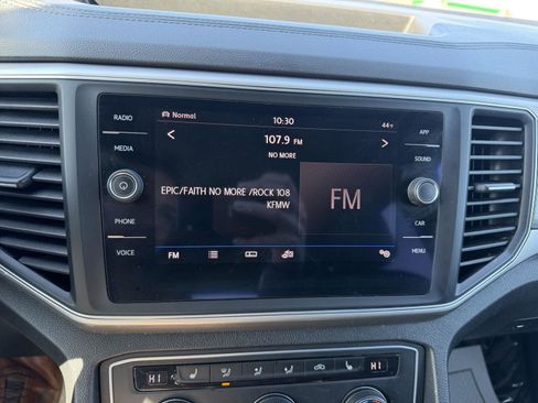 Used 2019 Volkswagen Atlas SE image 2