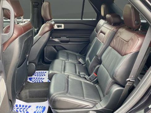 Used 2020 Ford Explorer Platinum w/ Premium Technology Package AWD/4WD image 21