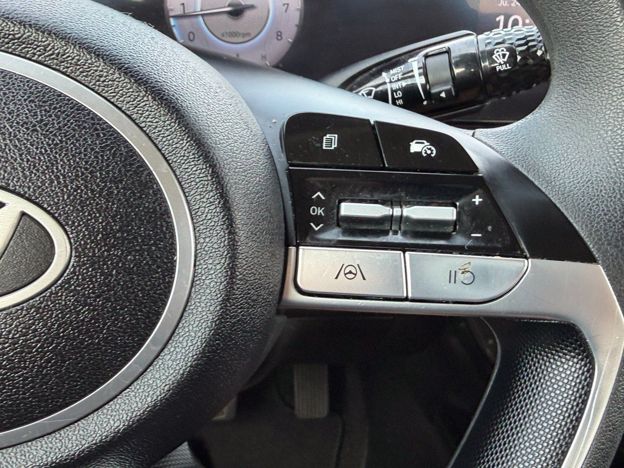 Used 2024 Hyundai Elantra SEL FWD image 12