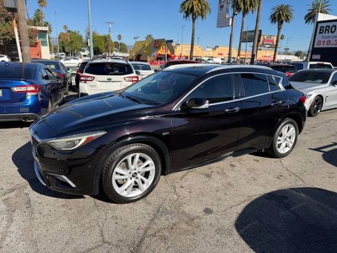 Used 2018 INFINITI QX30 Premium w/ Navigation Package image 9
