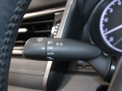 Used 2023 Toyota Camry SE image 33