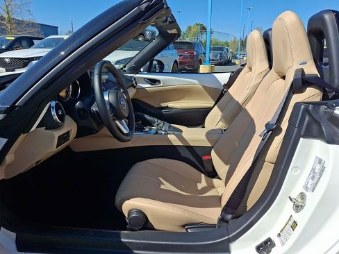 Used 2025 MAZDA MX-5 Miata Grand Touring w/ Weather Package RWD image 13